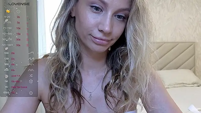 Snapshot of Alice_Wonders chatting on May 20, 7:14 am Alice Wonders online show from May 20, 7:14 am