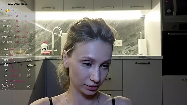 Snapshot of Alice_Wonders chatting on May 23, 7:40 pm Alice Wonders online show from May 23, 7:40 pm