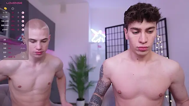 Snapshot of Evan__White_ chatting on December 2, 8:09 am Evan  White  online show from December 2, 8:09 am