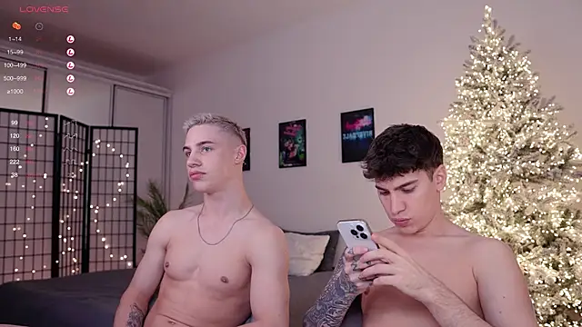 Snapshot of Evan__White_ chatting on December 27, 4:10 pm Evan  White  online show from December 27, 4:10 pm