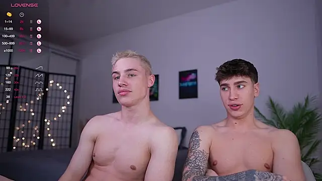 Snapshot of Evan__White_ chatting on January 16, 12:42 pm Evan  White  online show from January 16, 12:42 pm