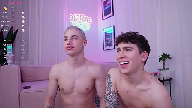 Snapshot of Evan__White_ chatting on February 9, 4:50 pm Evan  White  online show from February 9, 4:50 pm