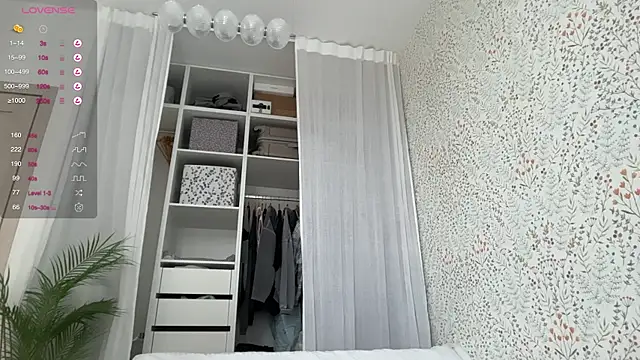 Snapshot of Evan__White_ chatting on September 14, 6:01 am Evan  White  online show from September 14, 6:01 am