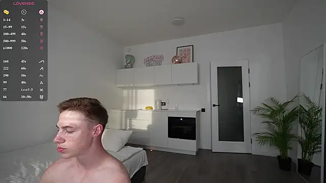 Snapshot of Evan__White_ chatting on May 9, 4:34 pm Evan White online show from May 9, 4:34 pm
