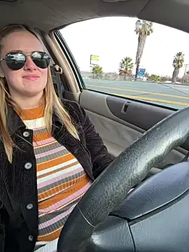 Snapshot of ClumsyLink chatting on December 24, 7:44 pm ClumsyLink online show from December 24, 7:44 pm