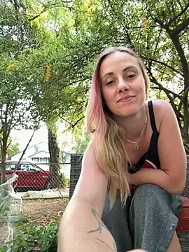 Snapshot of ClumsyLink chatting on September 27, 2:44 pm ClumsyLink online show from September 27, 2:44 pm