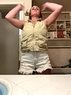 Snapshot of ClumsyLink chatting on October 20, 5:30 am ClumsyLink online show from October 20, 5:30 am