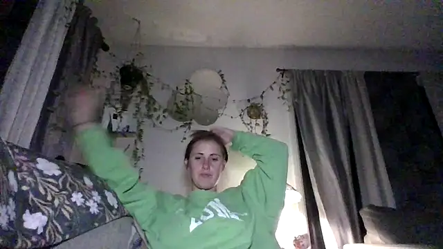 Snapshot of ClumsyLink chatting on October 25, 3:14 am ClumsyLink online show from October 25, 3:14 am