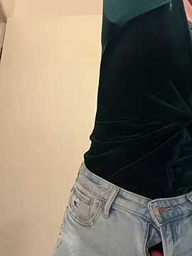 Snapshot of ClumsyLink chatting on November 8, 10:08 pm ClumsyLink online show from November 8, 10:08 pm