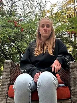 Snapshot of ClumsyLink chatting on November 19, 11:38 pm ClumsyLink online show from November 19, 11:38 pm