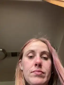 Snapshot of ClumsyLink chatting on November 23, 9:03 pm ClumsyLink online show from November 23, 9:03 pm