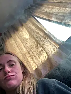 Snapshot of ClumsyLink chatting on December 17, 10:49 pm ClumsyLink online show from December 17, 10:49 pm