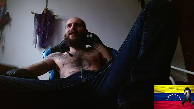 Snapshot of Tatted21xxx chatting on July 13, 10:23 pm Tatted21xxx online show from July 13, 10:23 pm