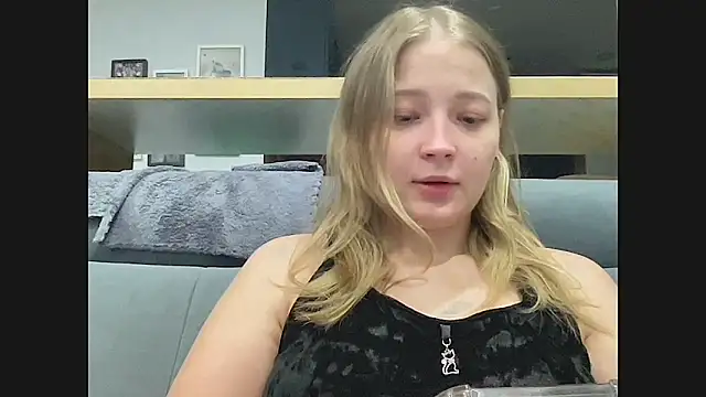 CharmingSarah online show from October 16, 4:30 pm