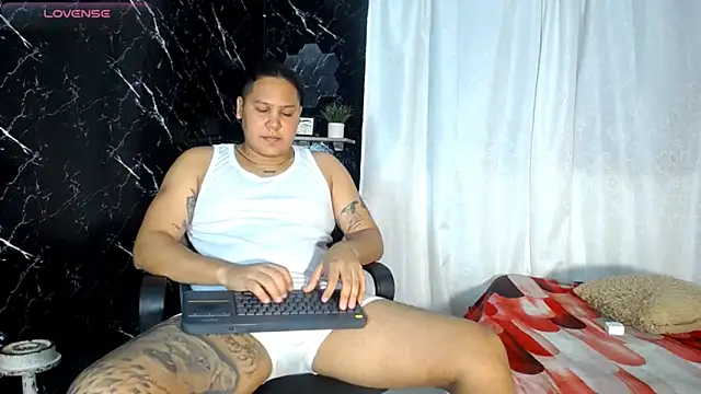 junaiker roa online show from November 29, 1:41 am