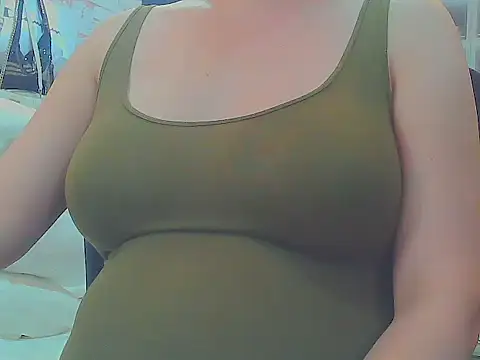 Snapshot of keepmepregnantT chatting on June 2, 10:17 am keepmepregnantT online show from June 2, 10:17 am
