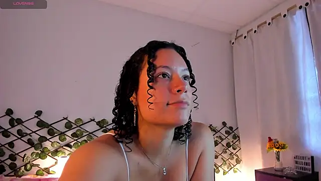 Snapshot of cailynhot chatting on June 2, 10:45 pm cailynhot online show from June 2, 10:45 pm