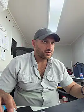 Snapshot of JonJ0 chatting on April 9, 8:14 pm JonJ0 online show from April 9, 8:14 pm