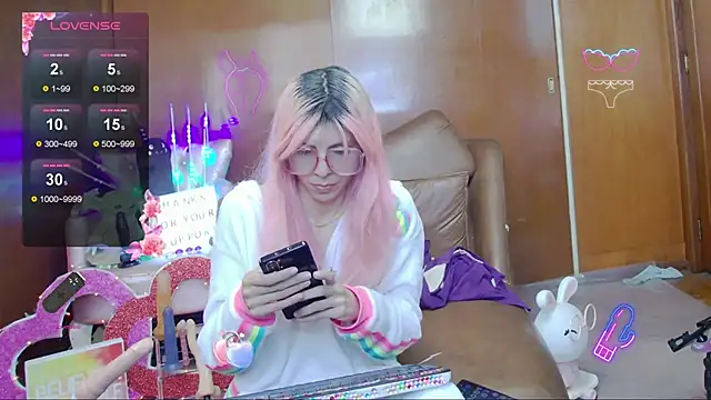 Skinygirl online show from November 7, 4:29 pm