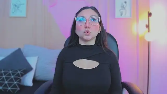 lucy neil online show from March 31, 2:35 am