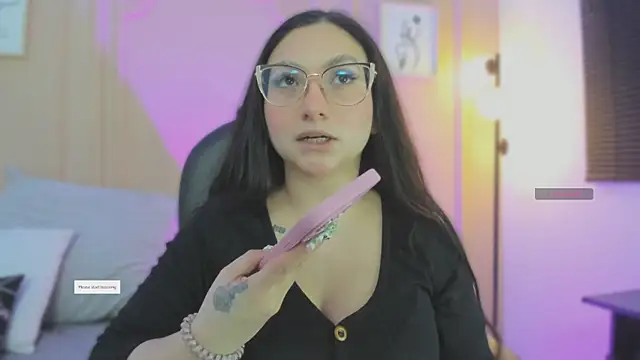 lucy neil online show from April 8, 2:33 am