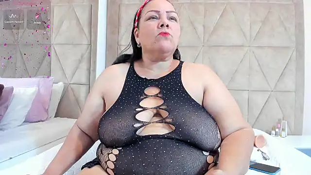 Snapshot of mommy_cute chatting on January 15, 12:41 am mommy cute online show from January 15, 12:41 am