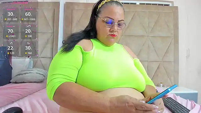 Snapshot of mommy_cute chatting on February 23, 10:31 pm mommy cute online show from February 23, 10:31 pm
