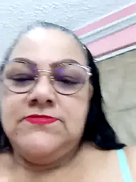 Snapshot of mommy_cute chatting on September 13, 3:17 am mommy cute online show from September 13, 3:17 am