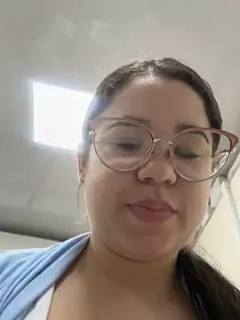 Snapshot of Lucyklein2022 chatting on December 6, 1:22 pm Lucyklein2022 online show from December 6, 1:22 pm