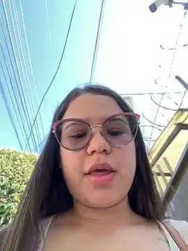 Snapshot of Lucyklein2022 chatting on December 31, 1:52 pm Lucyklein2022 online show from December 31, 1:52 pm