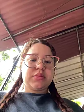 Snapshot of Lucyklein2022 chatting on March 20, 1:59 pm Lucyklein2022 online show from March 20, 1:59 pm