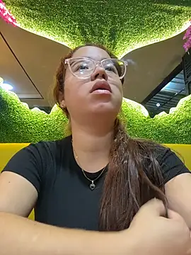 Snapshot of Lucyklein2022 chatting on October 26, 1:00 am Lucyklein2022 online show from October 26, 1:00 am