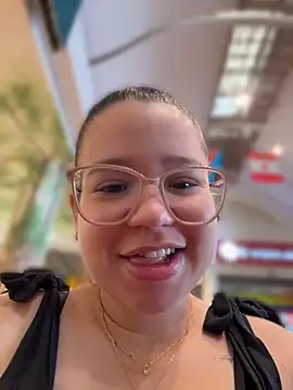 Snapshot of Lucyklein2022 chatting on June 13, 8:18 pm Lucyklein2022 online show from June 13, 8:18 pm