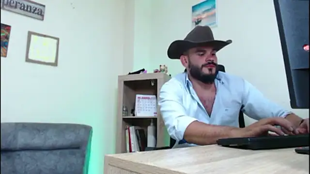 Snapshot of cowboyht chatting on May 4, 4:52 am cowboyht online show from May 4, 4:52 am