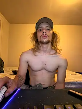 Snapshot of trippyski chatting on October 31, 6:25 am trippyski online show from October 31, 6:25 am