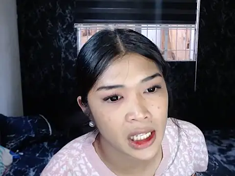 Snapshot of Maria-Moore chatting on April 14, 9:48 am Maria-Moore online show from April 14, 9:48 am