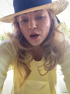 Lady  Maria online show from April 16, 10:27 am