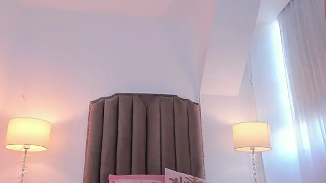 Emma Torres   online show from April 15, 12:23 pm