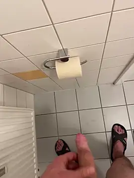 Snapshot of oroszlanw chatting on December 16, 9:41 pm oroszlanw online show from December 16, 9:41 pm