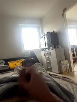 Snapshot of oroszlanw chatting on November 17, 7:47 am oroszlanw online show from November 17, 7:47 am