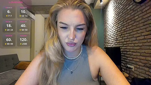 Snapshot of fifteenpoem chatting on July 11, 3:31 am fifteenpoem online show from July 11, 3:31 am