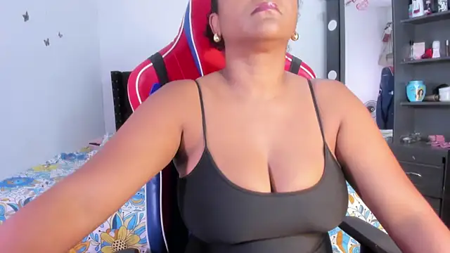 BellaKarla online show from July 11, 2:20 pm