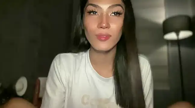 Snapshot of Bella_Gordon chatting on December 5, 9:39 pm Bella Gordon online show from December 5, 9:39 pm