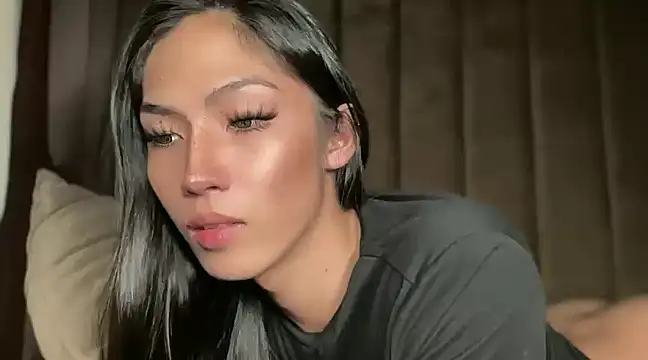 Snapshot of Bella_Gordon chatting on December 21, 10:30 pm Bella Gordon online show from December 21, 10:30 pm