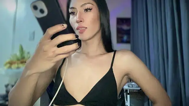 Snapshot of Bella_Gordon chatting on October 16, 2:29 pm Bella Gordon online show from October 16, 2:29 pm