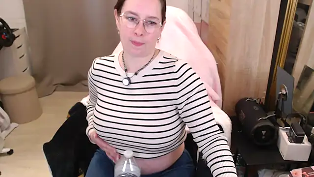 Snapshot of Amai_Live chatting on March 19, 9:57 am Amai Live online show from March 19, 9:57 am