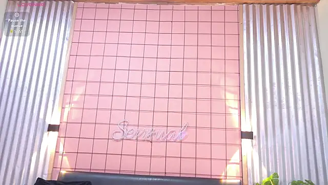 mensia hernandz online show from April 4, 1:30 pm