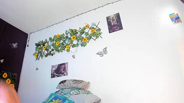 mensia hernandz online show from April 28, 12:43 pm