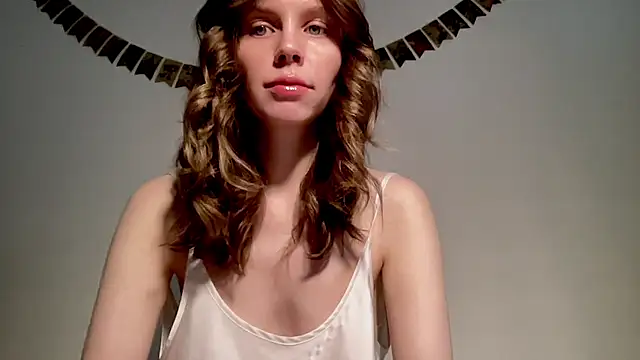 Nikki Mimimi online show from February 1, 10:15 am