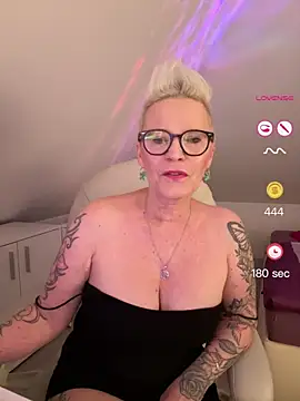 German Milf online show from May 28, 1:08 pm